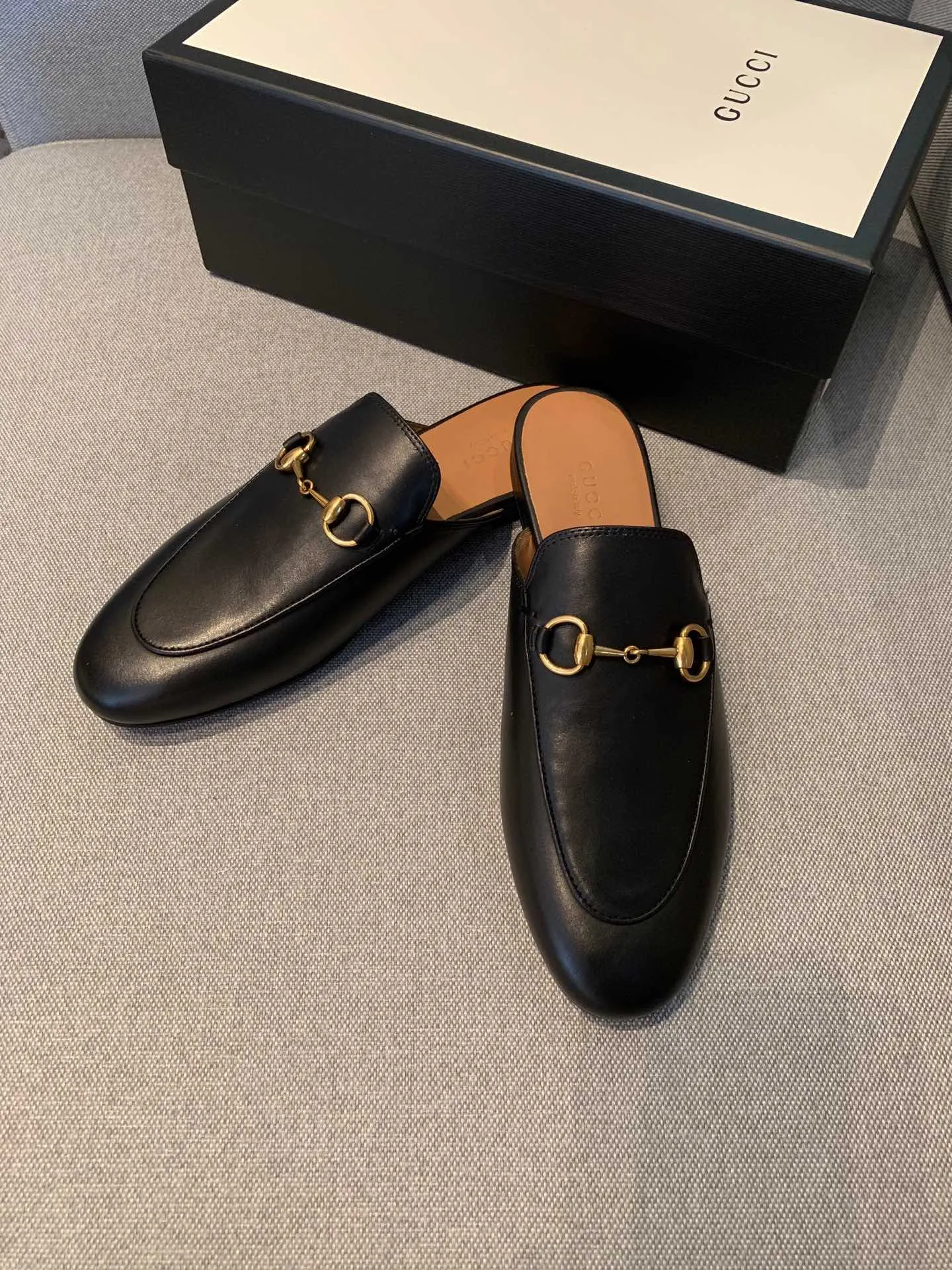 👟👟Ex-factory price 360👟👟 Women's Shoes Women's Clothing Women's Shoes Women's Clothing Women's Shoes Women's Clothing Gucci's classic evergreen horsebit half-flop, the quality of our G series is known to all customers who have tried it. The black upper is made of original imported calfskin, the lining is water-dyed cowhide, and the outsole is imported Italian grade A leather! Pure copper horsebit! The shape of the last is completely comparable to the original product, and the workmanship details are perfect. Welcome to compare🆚 35-40 regular size, 40 customized,
